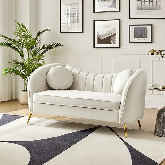 Emilio Loveseat mit goldenen Beinen und Plüschkissen